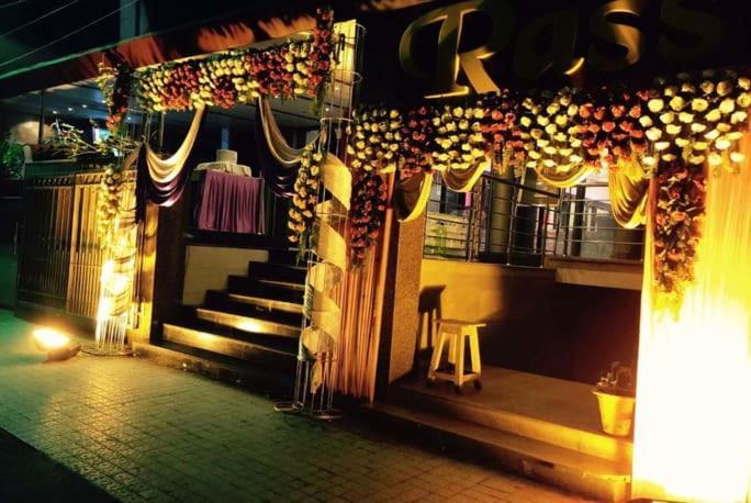 Rass Hotel Kanpur Exterior photo