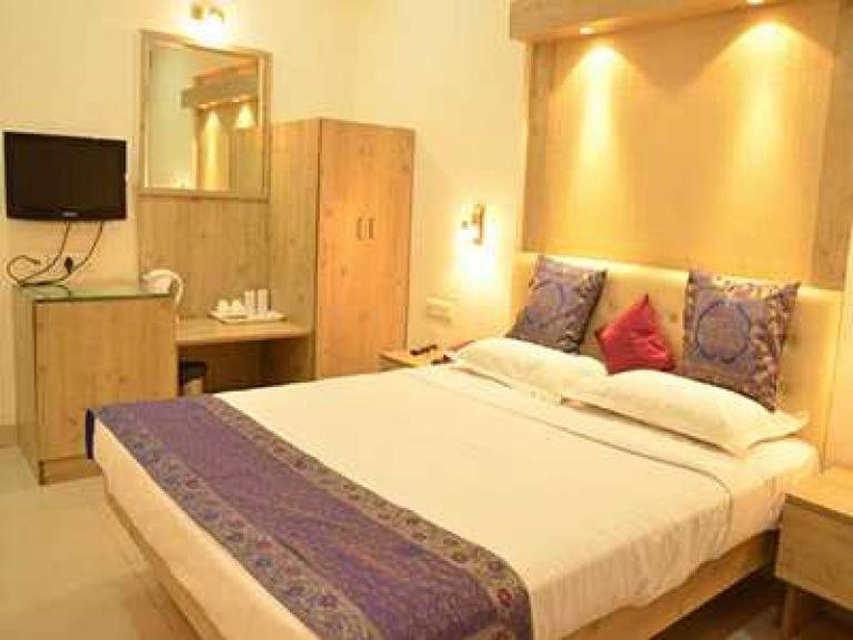 Rass Hotel Kanpur Exterior photo
