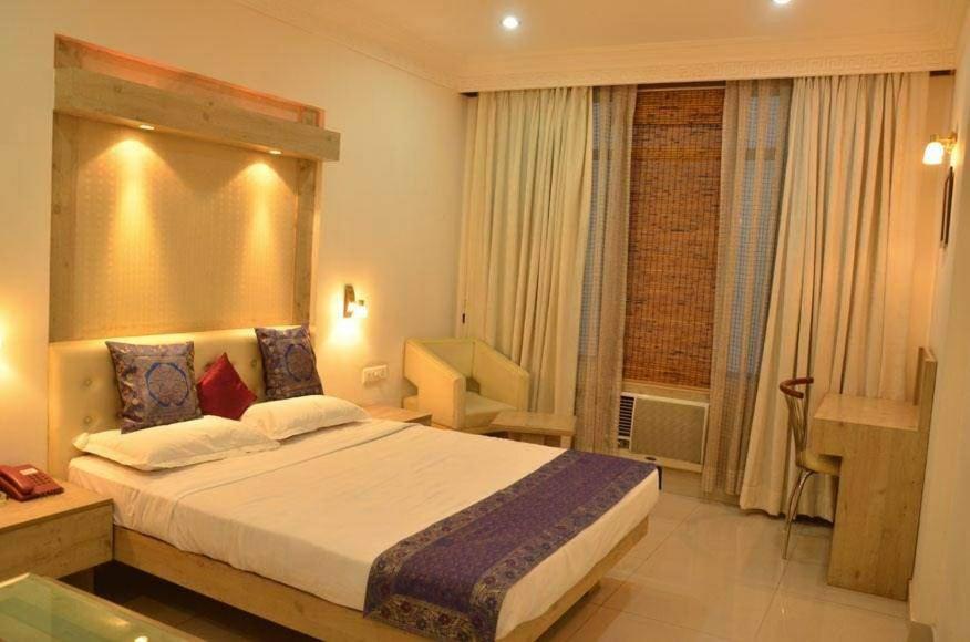 Rass Hotel Kanpur Exterior photo