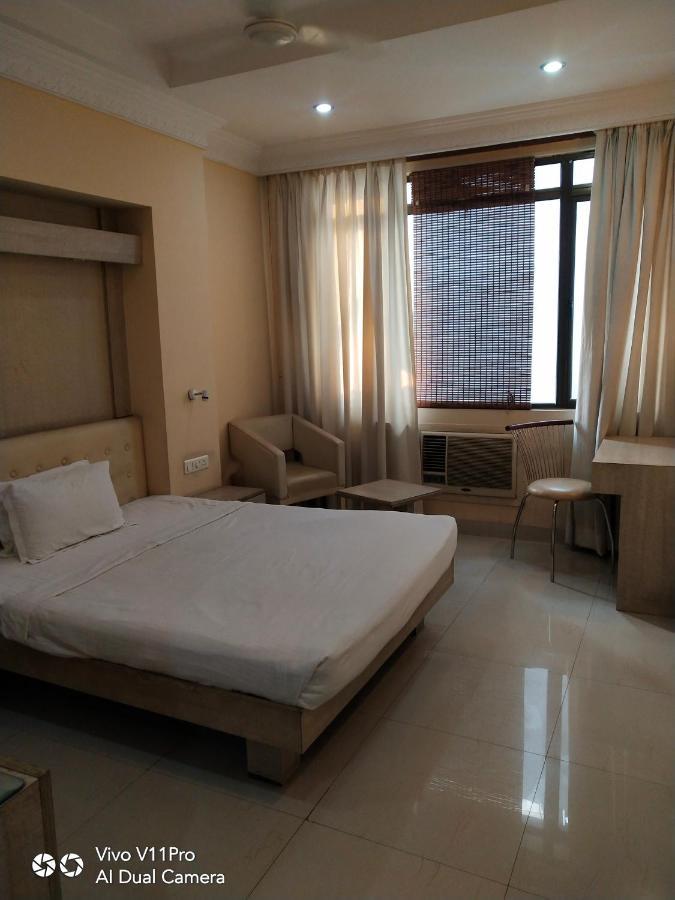 Rass Hotel Kanpur Exterior photo
