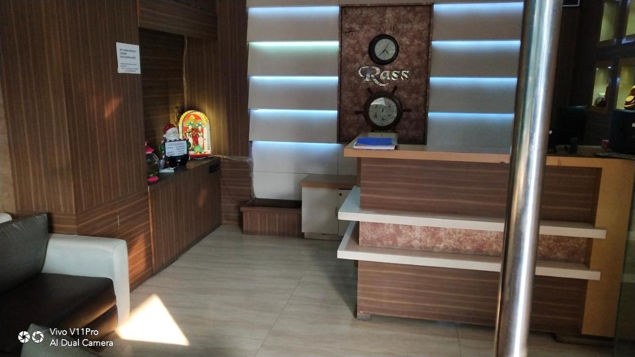 Rass Hotel Kanpur Exterior photo